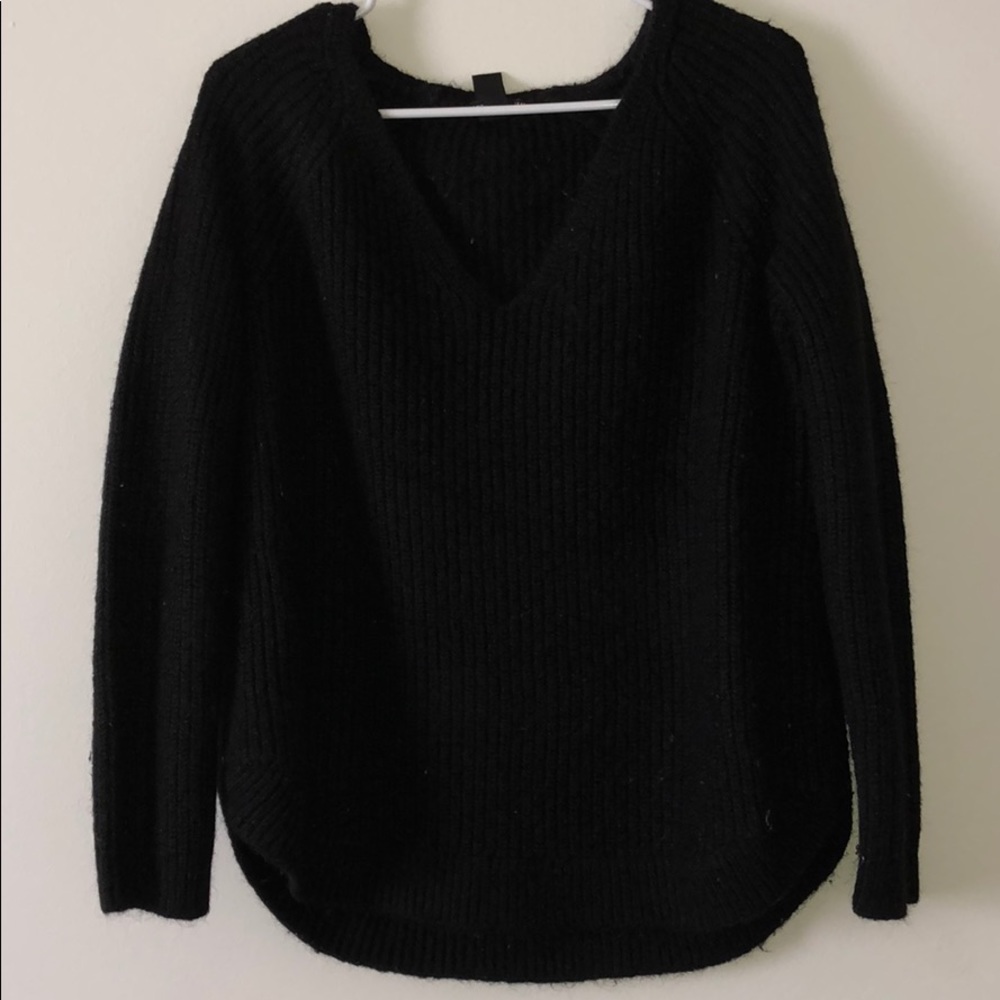 V- neck black acrylic sweater